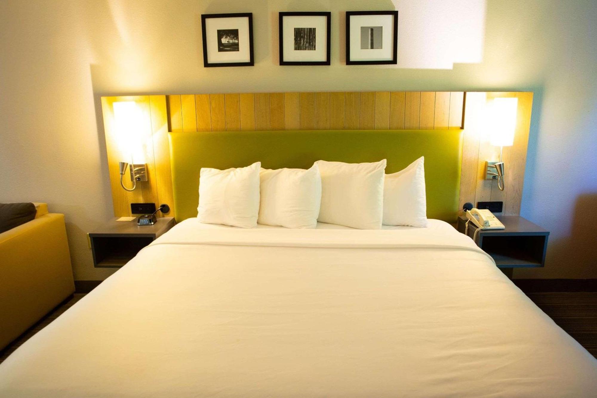 Country & By Radisson, Elon , Nc