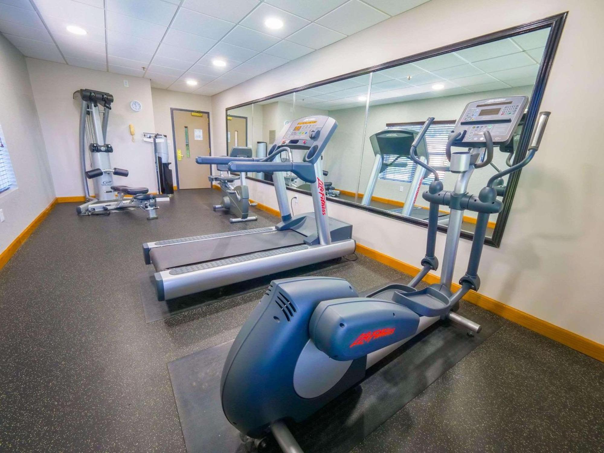 Country & By Radisson, Elon , Nc Hotel 3*