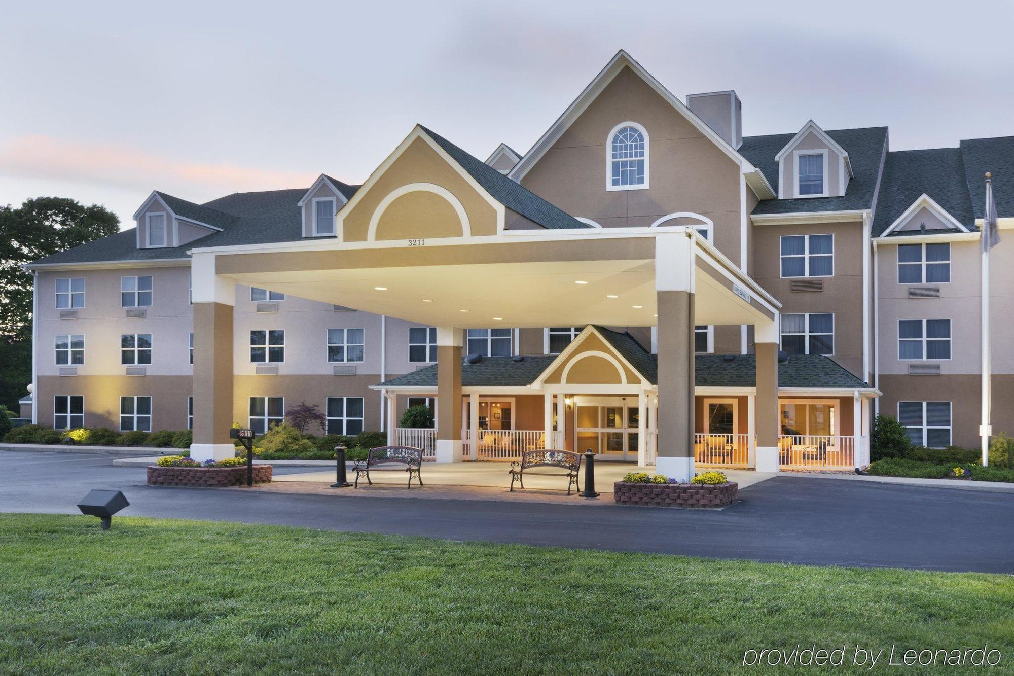 Country & By Radisson, Elon , Nc