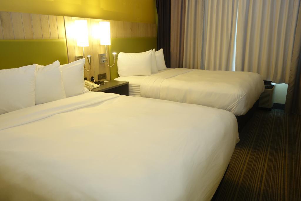 Hotel Country & By Radisson, Elon , Nc