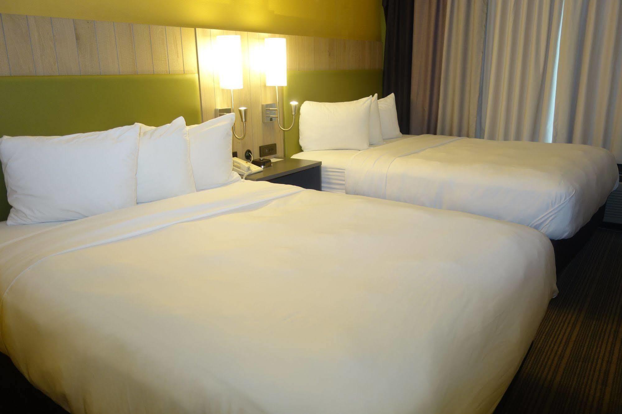 Hotel Country & By Radisson, Elon , Nc 3*