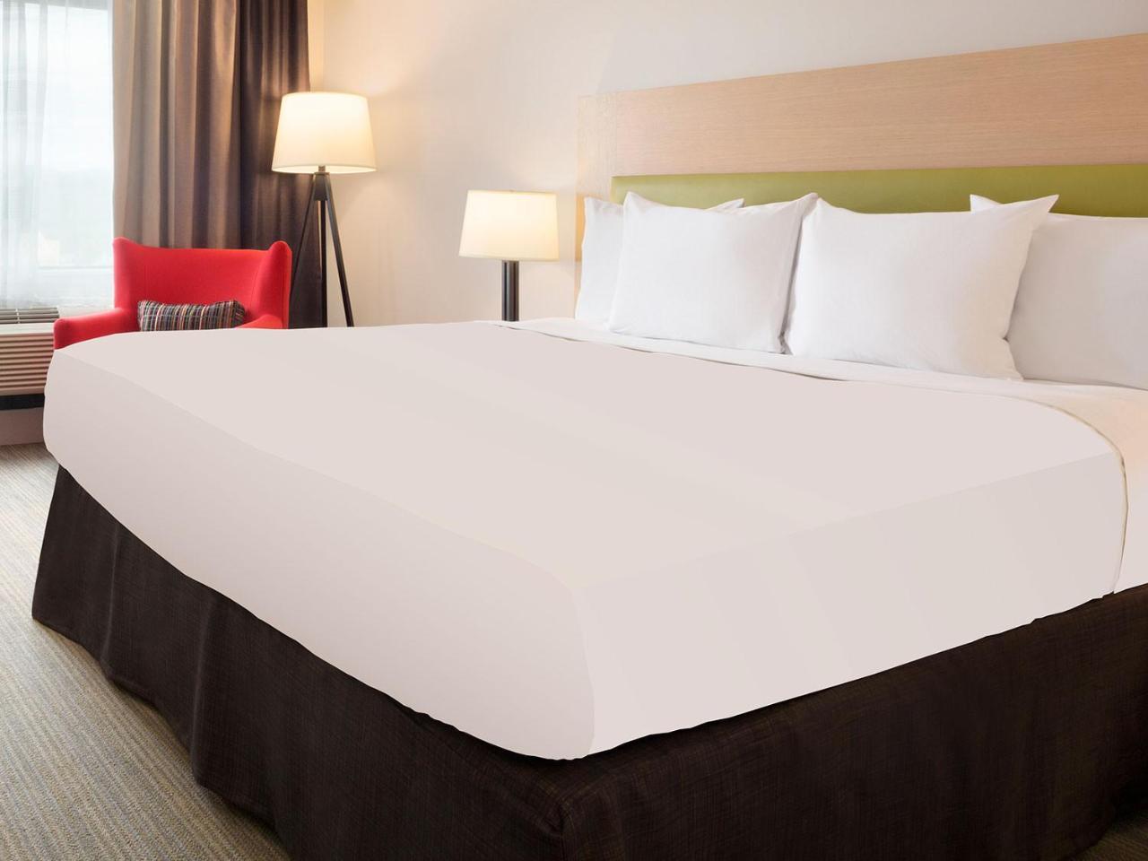 Hotel Country & By Radisson, Elon , Nc
