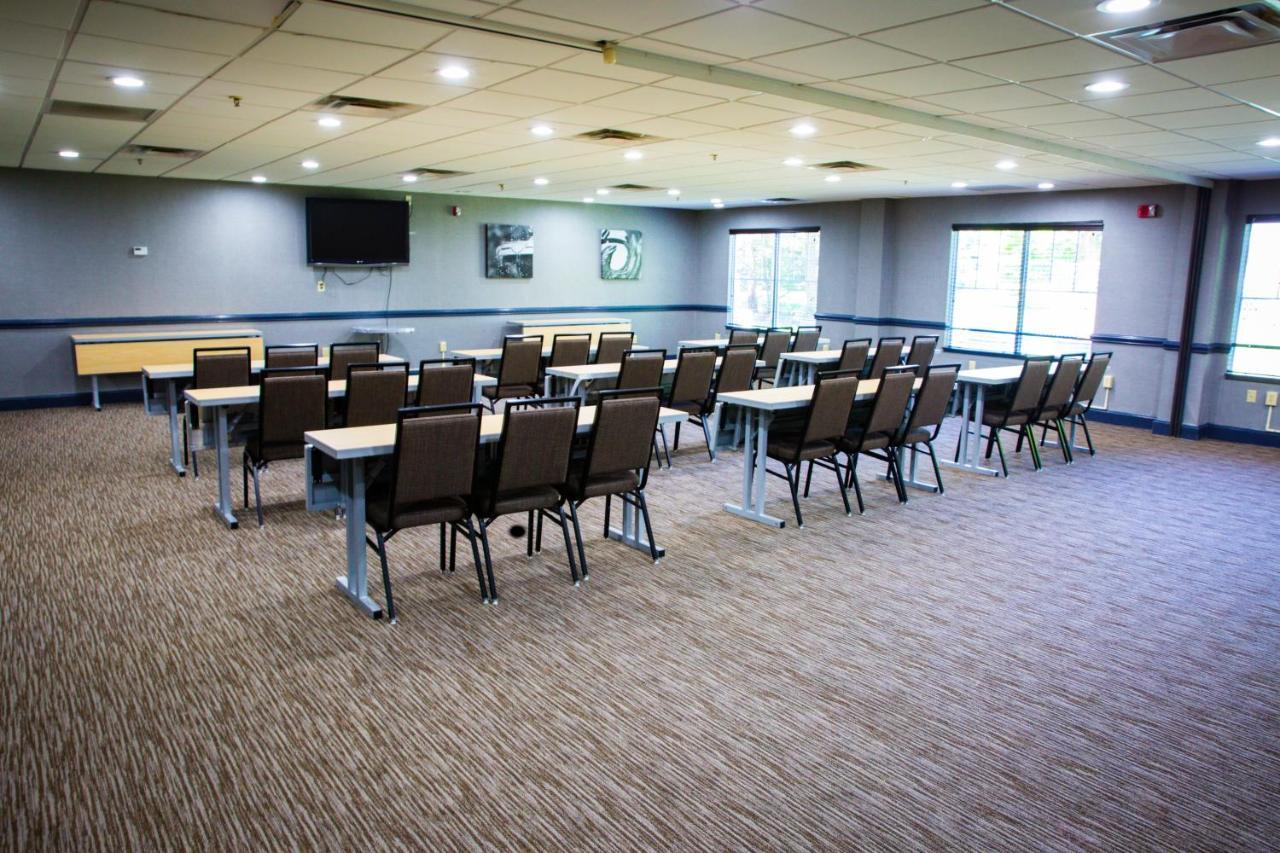 Hotel Country & By Radisson, Elon , Nc